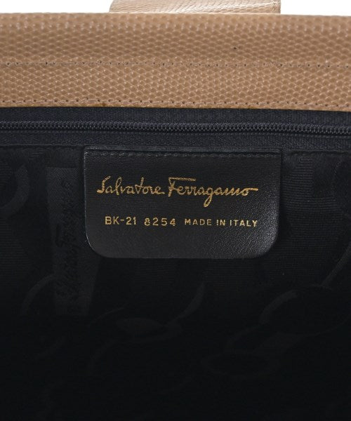 Salvatore Ferragamo กระเป๋าถือขนาดใหญ่