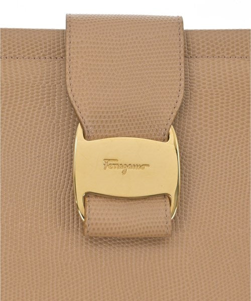 Salvatore Ferragamo กระเป๋าถือขนาดใหญ่