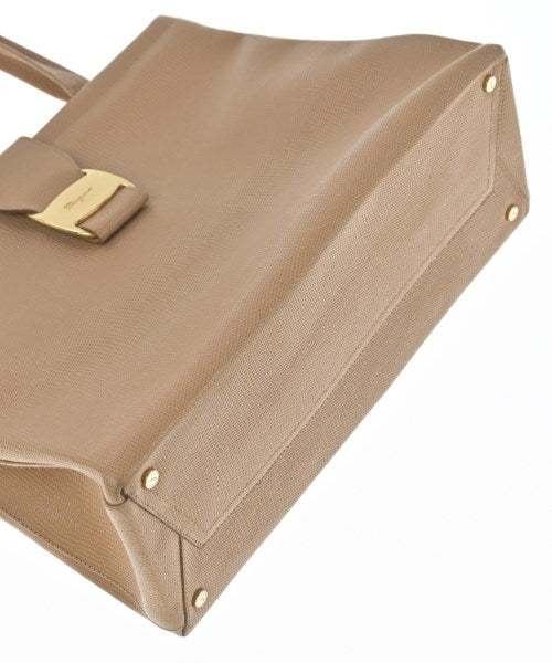 Salvatore Ferragamo กระเป๋าถือขนาดใหญ่