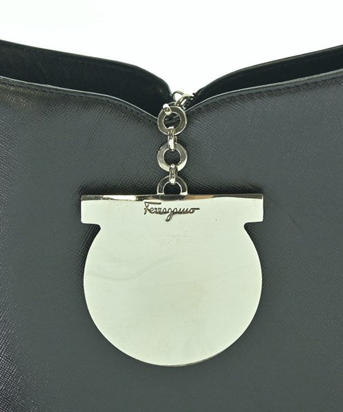 Salvatore Ferragamo กระเป๋าสะพาย
