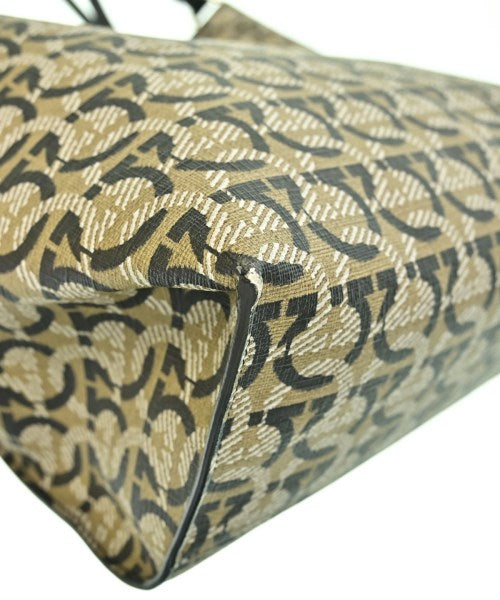 Salvatore Ferragamo กระเป๋าถือขนาดใหญ่