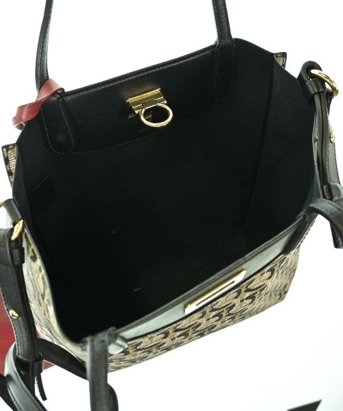 Salvatore Ferragamo กระเป๋าถือขนาดใหญ่