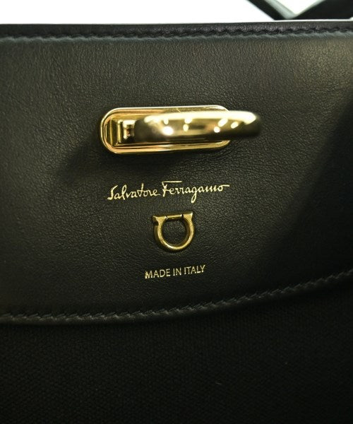 Salvatore Ferragamo กระเป๋าถือขนาดใหญ่