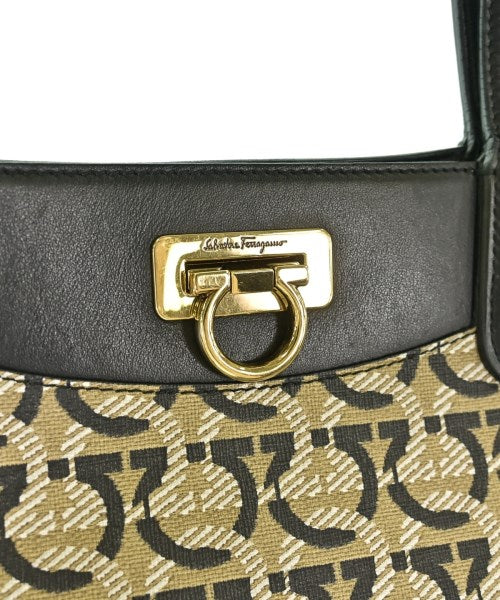 Salvatore Ferragamo กระเป๋าถือขนาดใหญ่