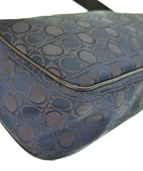 Salvatore Ferragamo กระเป๋าสะพาย