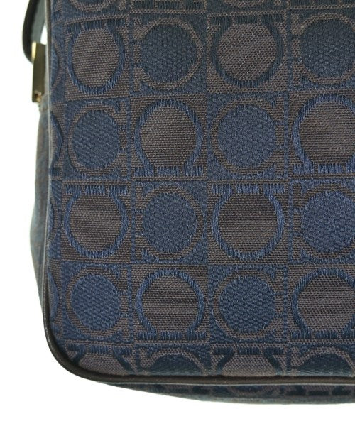 Salvatore Ferragamo กระเป๋าสะพาย