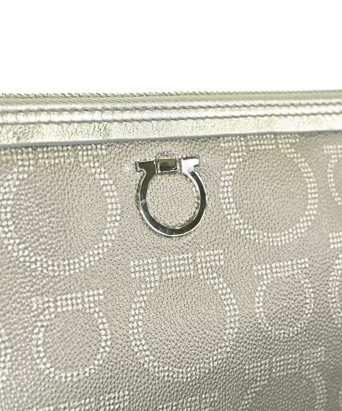 Salvatore Ferragamo กระเป๋าสะพาย