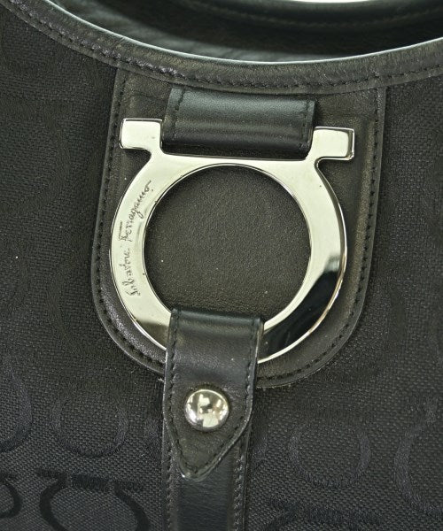 Salvatore Ferragamo กระเป๋าสะพาย
