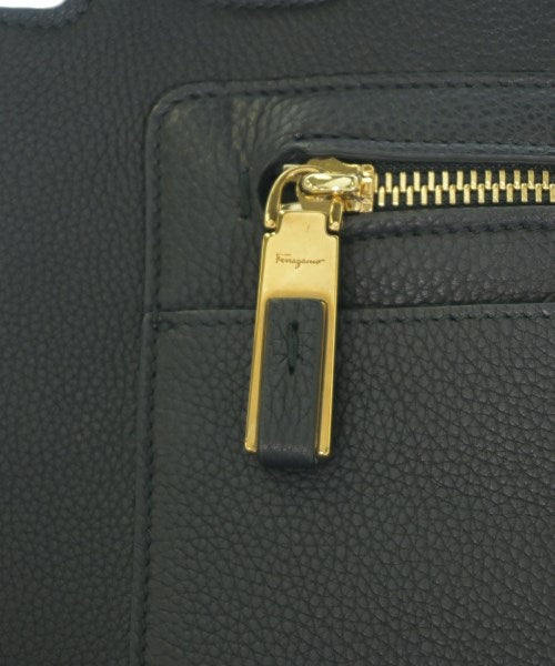 Salvatore Ferragamo กระเป๋าสะพาย