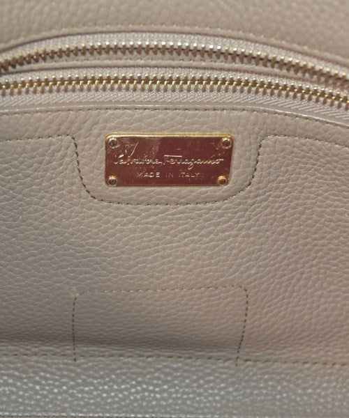 Salvatore Ferragamo กระเป๋าถือ