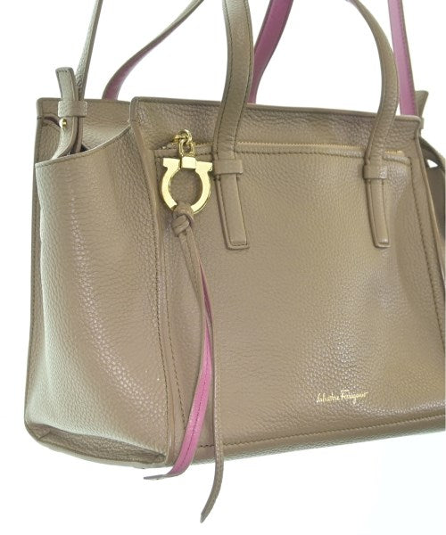 Salvatore Ferragamo กระเป๋าถือ