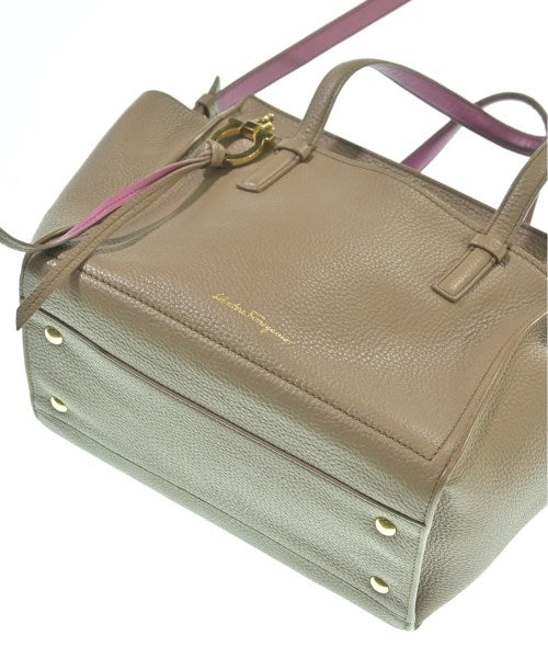 Salvatore Ferragamo กระเป๋าถือ