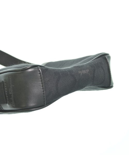 Salvatore Ferragamo กระเป๋าสะพาย