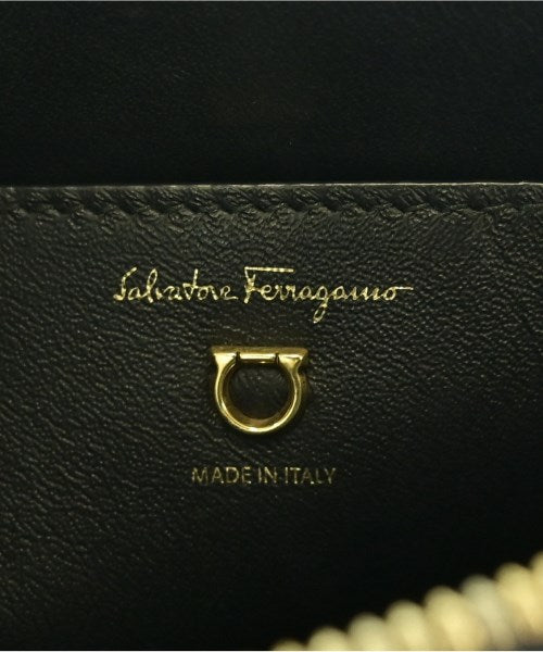 Salvatore Ferragamo กระเป๋าสะพาย