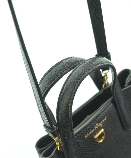 Salvatore Ferragamo กระเป๋าถือขนาดใหญ่