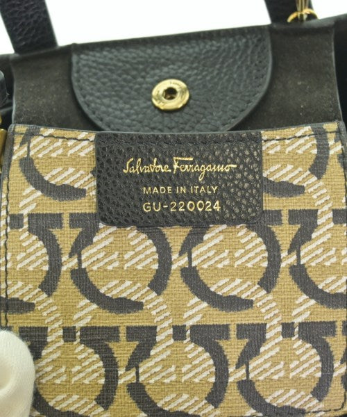 Salvatore Ferragamo กระเป๋าถือขนาดใหญ่