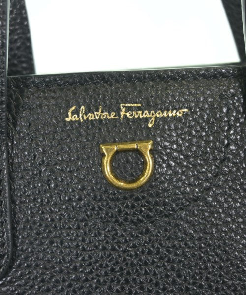 Salvatore Ferragamo กระเป๋าถือขนาดใหญ่