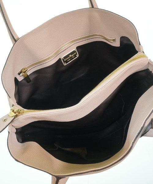 Salvatore Ferragamo กระเป๋าถือขนาดใหญ่