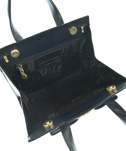 Salvatore Ferragamo กระเป๋าถือ