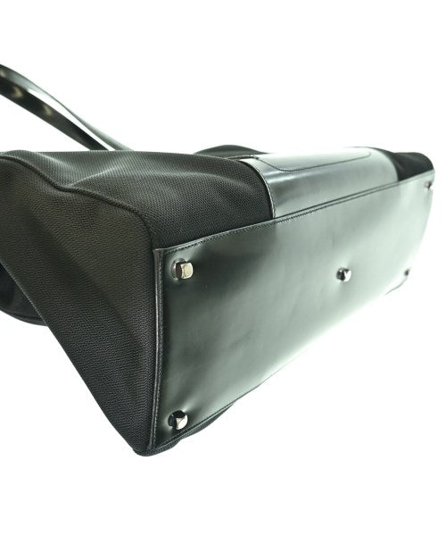 Salvatore Ferragamo กระเป๋าถือขนาดใหญ่
