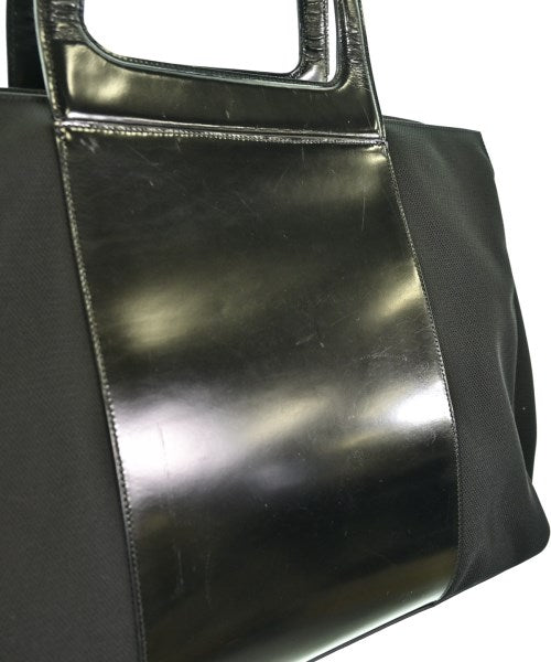 Salvatore Ferragamo กระเป๋าถือขนาดใหญ่