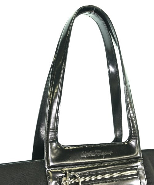 Salvatore Ferragamo กระเป๋าถือขนาดใหญ่