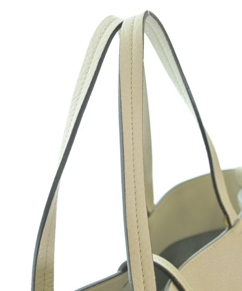 Salvatore Ferragamo กระเป๋าถือขนาดใหญ่