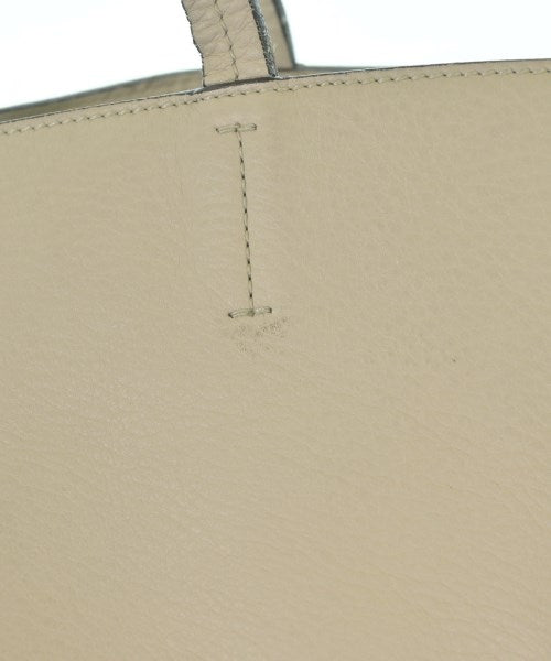 Salvatore Ferragamo กระเป๋าถือขนาดใหญ่
