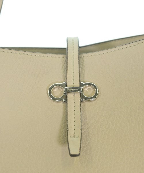Salvatore Ferragamo กระเป๋าถือขนาดใหญ่