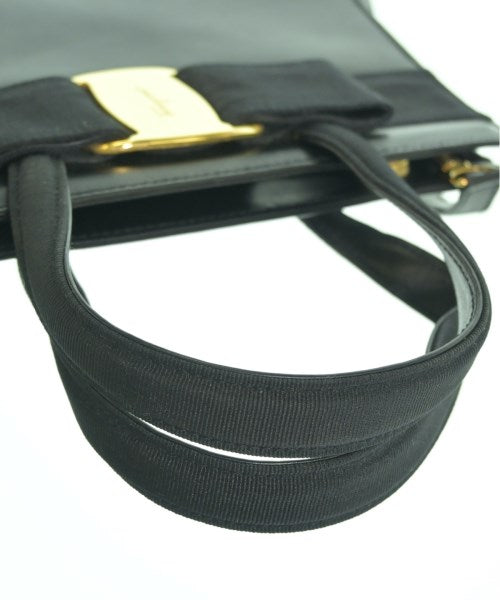 Salvatore Ferragamo กระเป๋าถือ