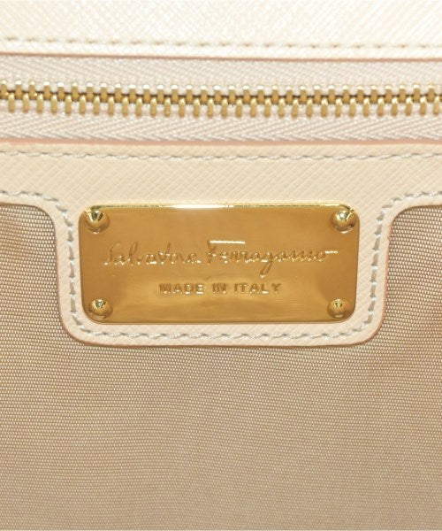 Salvatore Ferragamo กระเป๋าสะพาย