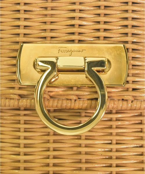 Salvatore Ferragamo กระเป๋าทรงตะกร้า