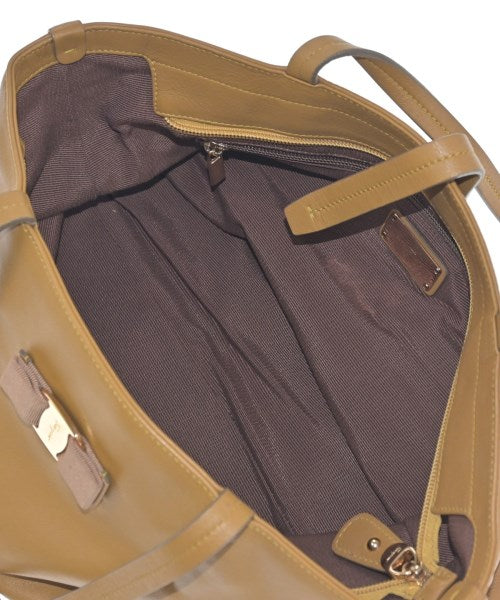 Salvatore Ferragamo กระเป๋าถือขนาดใหญ่