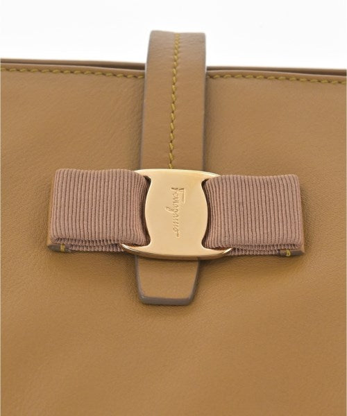 Salvatore Ferragamo กระเป๋าถือขนาดใหญ่