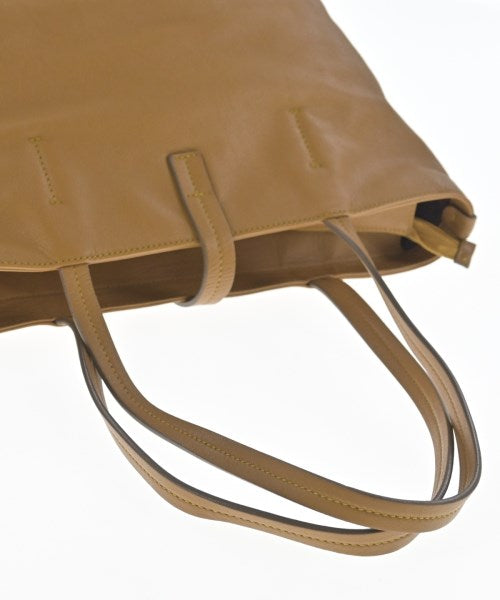 Salvatore Ferragamo กระเป๋าถือขนาดใหญ่
