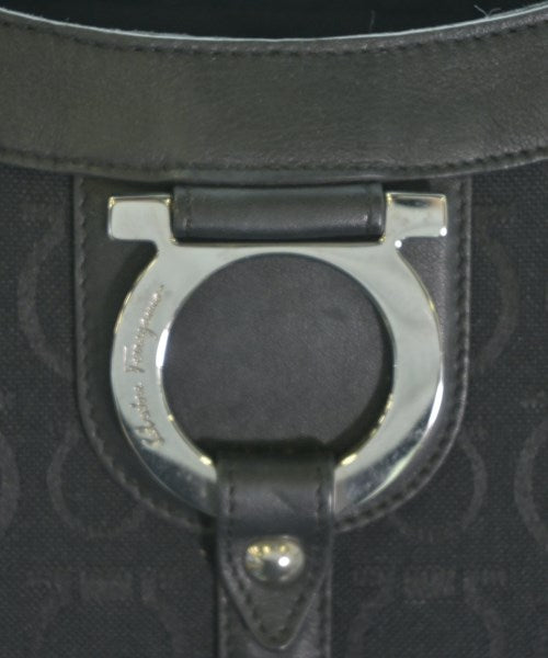 Salvatore Ferragamo กระเป๋าถือขนาดใหญ่