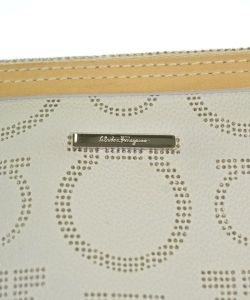 Salvatore Ferragamo กระเป๋าสะพาย