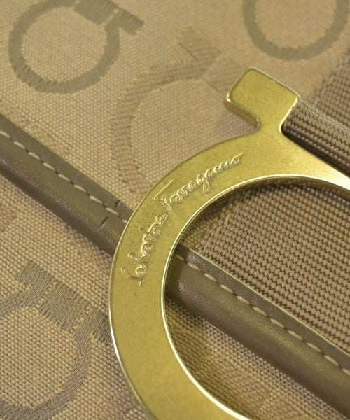 Salvatore Ferragamo กระเป๋าสะพาย