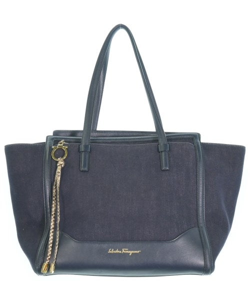 Salvatore Ferragamo กระเป๋าถือขนาดใหญ่