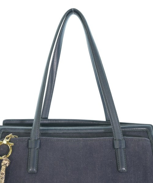 Salvatore Ferragamo กระเป๋าถือขนาดใหญ่