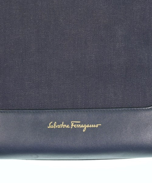 Salvatore Ferragamo กระเป๋าถือขนาดใหญ่