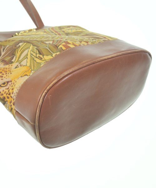 Salvatore Ferragamo กระเป๋าถือขนาดใหญ่