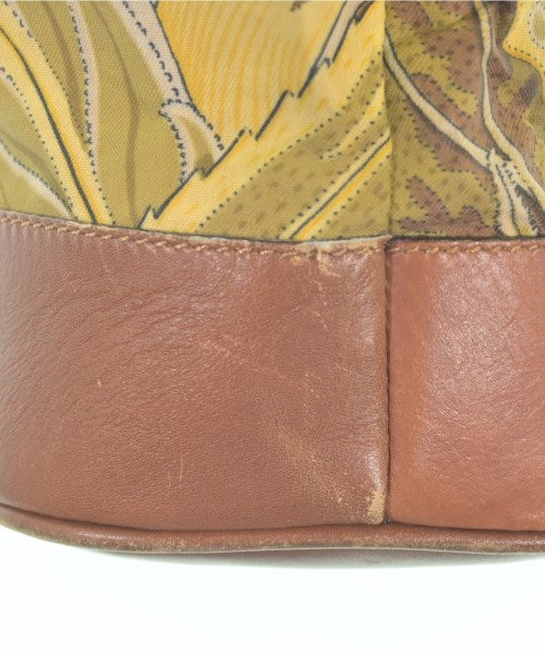Salvatore Ferragamo กระเป๋าถือขนาดใหญ่
