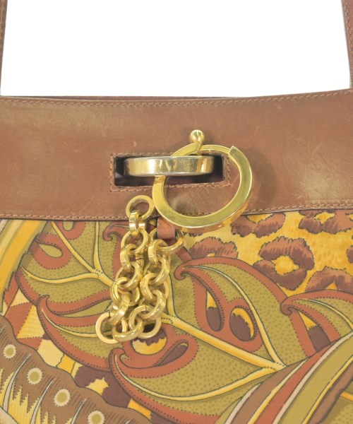 Salvatore Ferragamo กระเป๋าถือขนาดใหญ่