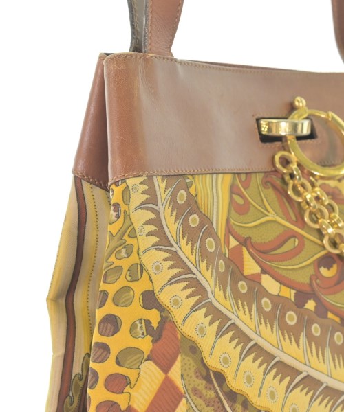 Salvatore Ferragamo กระเป๋าถือขนาดใหญ่