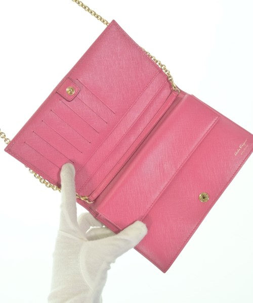 Salvatore Ferragamo กระเป๋าสะพาย