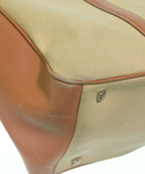 Salvatore Ferragamo กระเป๋าถือขนาดใหญ่