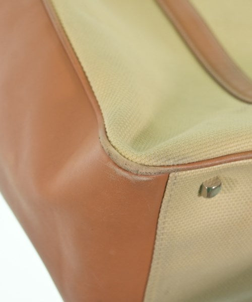 Salvatore Ferragamo กระเป๋าถือขนาดใหญ่