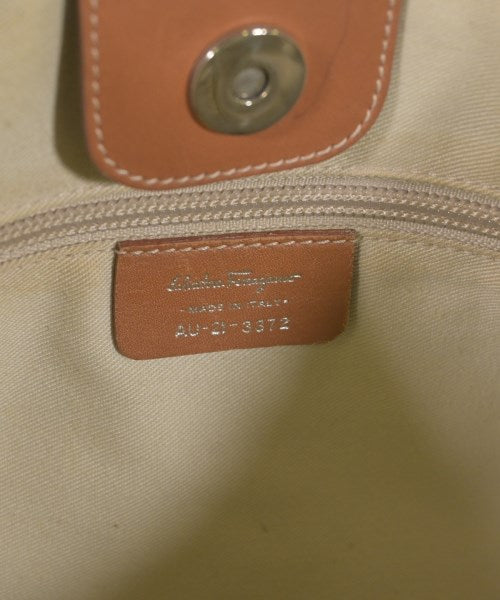 Salvatore Ferragamo กระเป๋าถือขนาดใหญ่