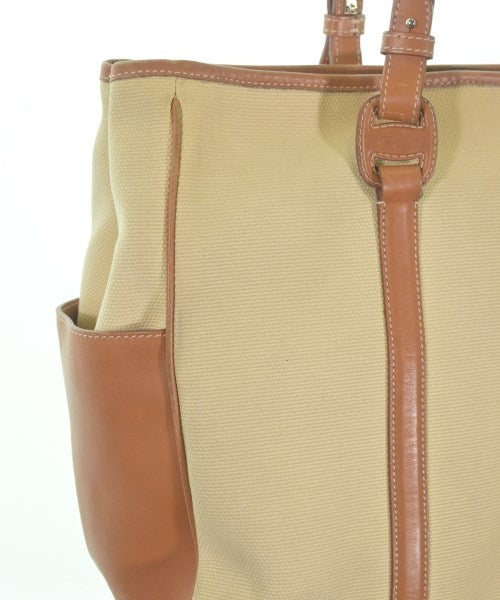Salvatore Ferragamo กระเป๋าถือขนาดใหญ่